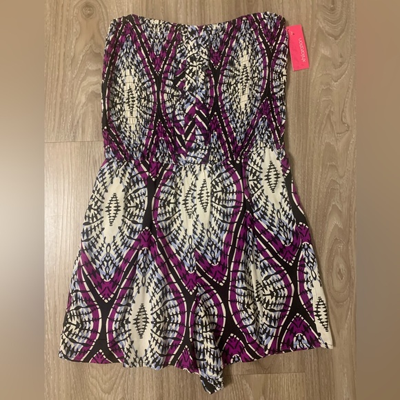Xhilaration Strapless Geometric Romper - Picture 1 of 6
